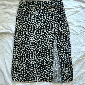 ~Laat chance~ Forever21 Daisy Print Skirt with Side Split